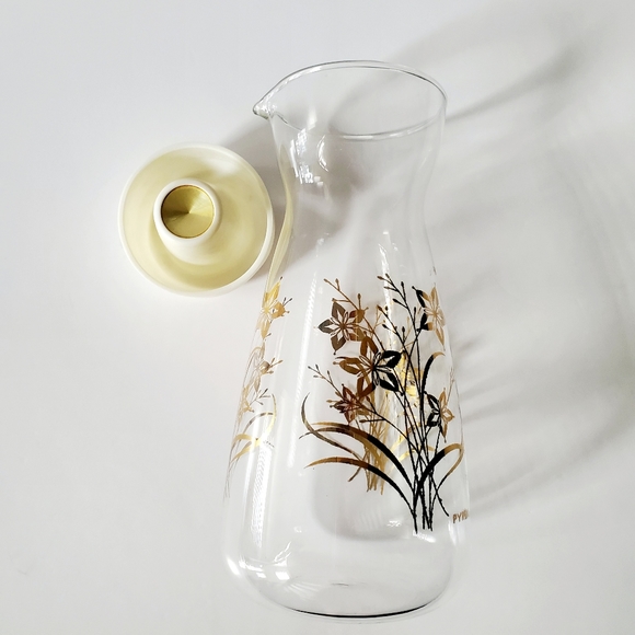 VTG PYREX Juice Pitcher Milk Carafe Glass Server Floral Leafy Gold Overlay Tall - Picture 6 of 14